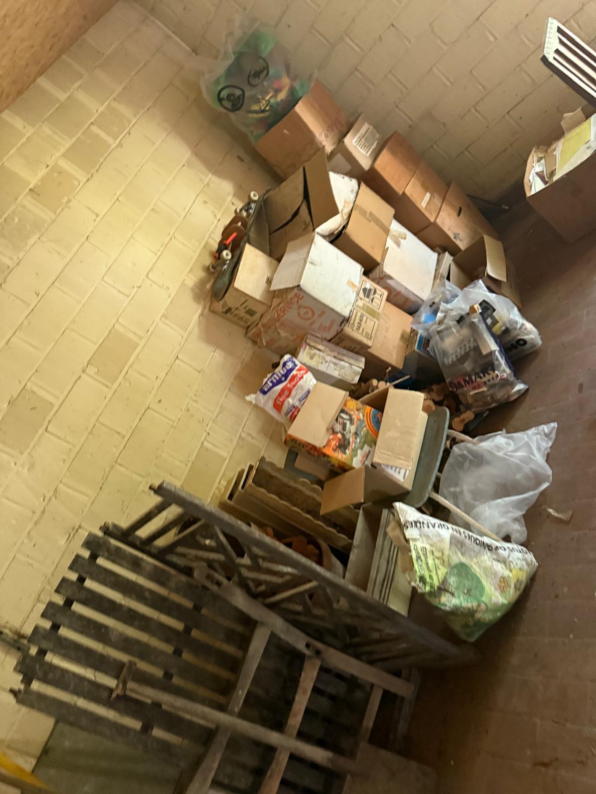 Gevarieerde collectie waardevolle items uit erfenis - elk stuk professioneel getaxeerd Laarne